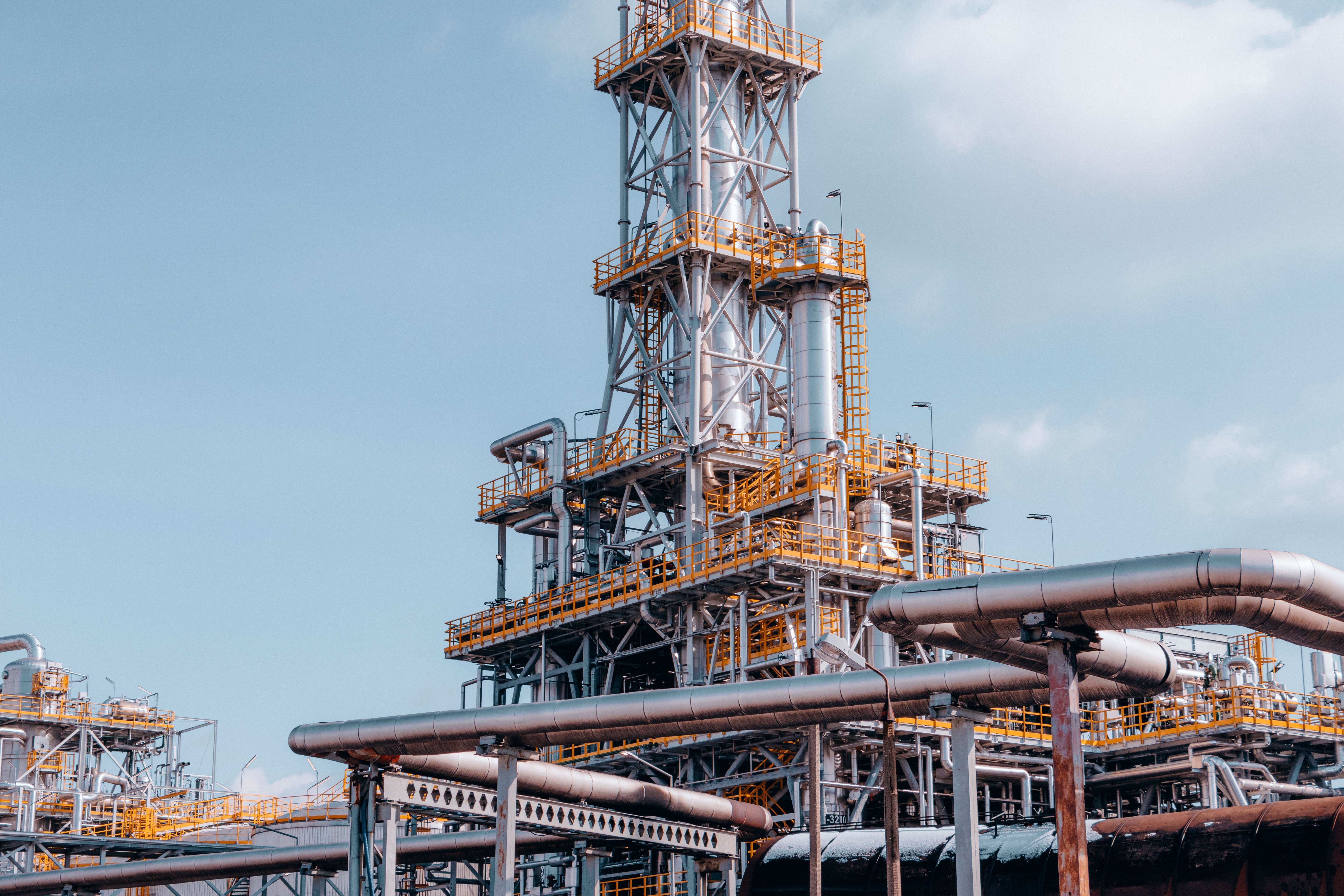 Refinery distillation tower
