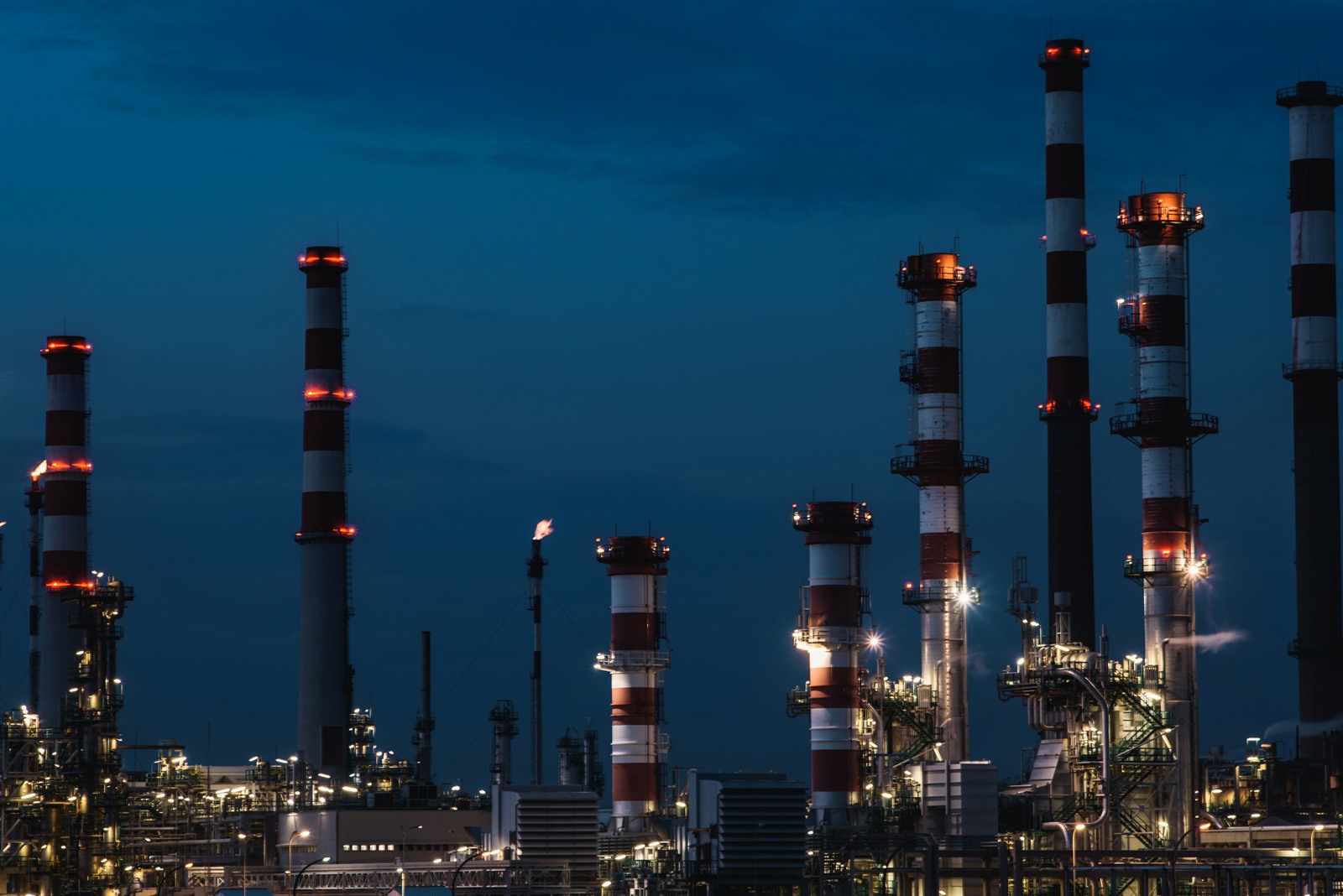 Photo by Maksym Kaharlytskyi on Unsplash Oil and gas facility
